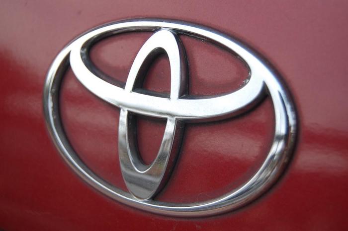2 toyota.logo